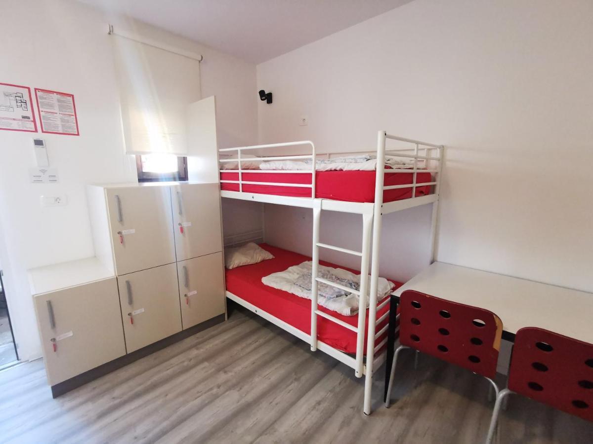 Single Bed 5-Bed Female Dormitory Room
