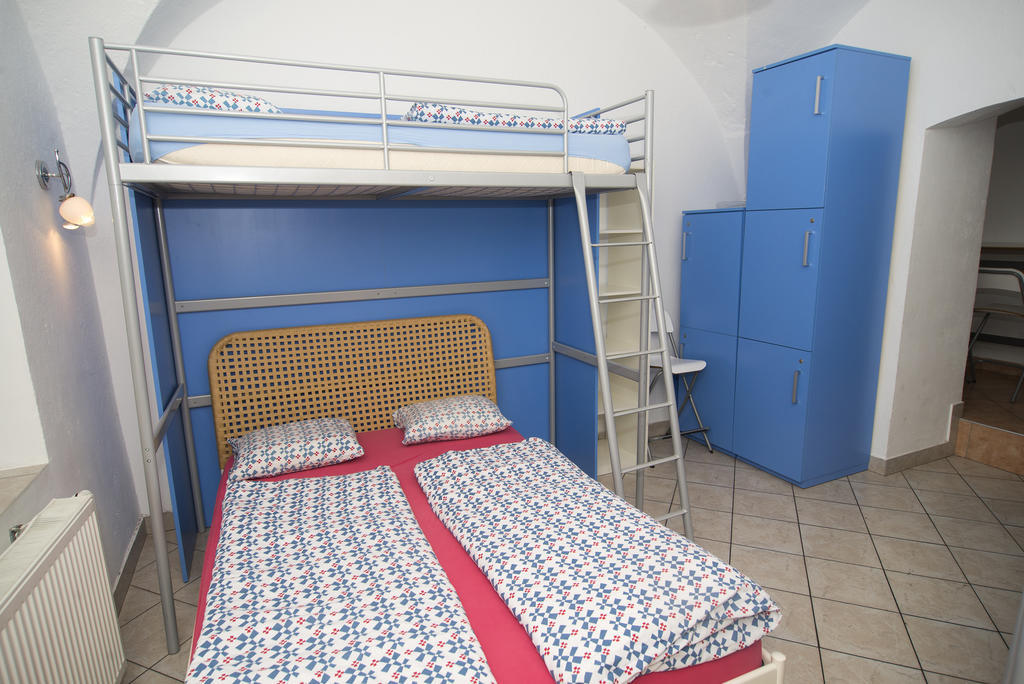 Single Bed 5-Bed Dormitory Room