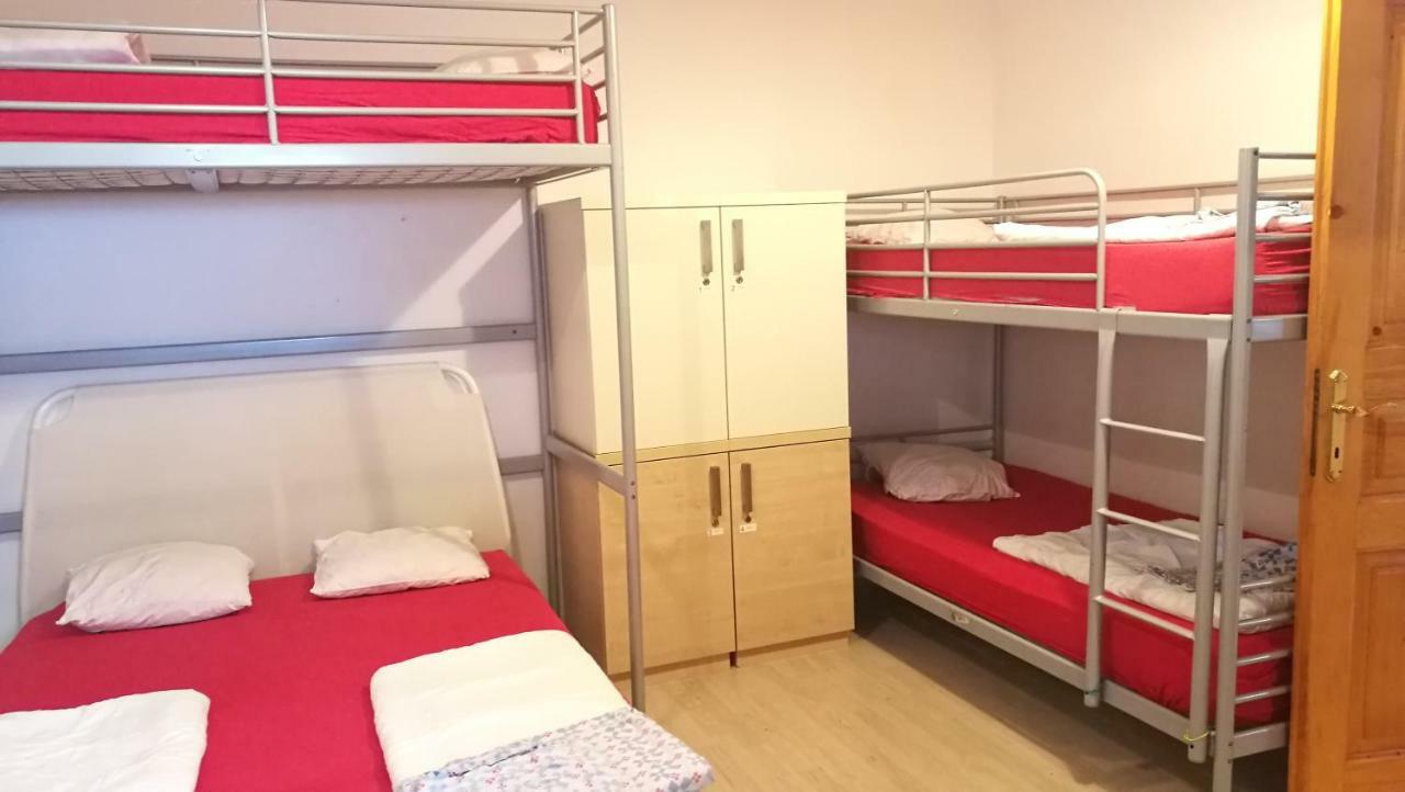 Single Bed 5-Bed Dormitory Room